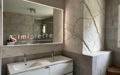 Roche panoramique dans une salle de douche