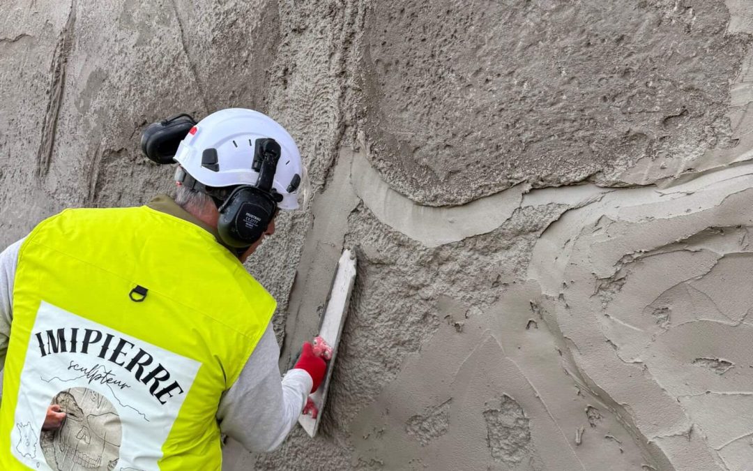 Décor sculpté sur parois clouée avec effet roche