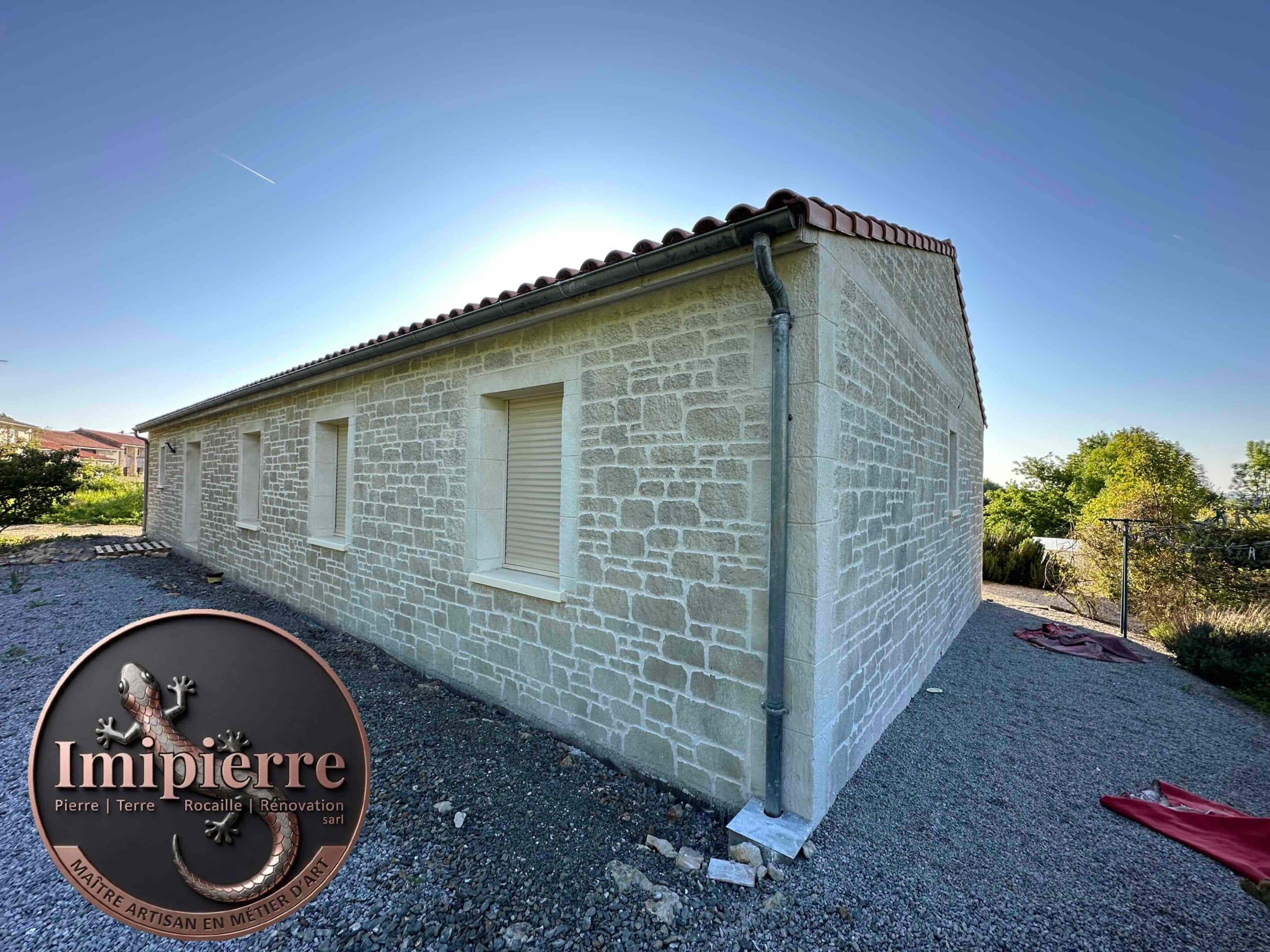 Imipierre a sculpté décoré les façades en rénovation enduit pierre Réalisation d'un enduit imitant la pierre naturelle en rénovation de façades