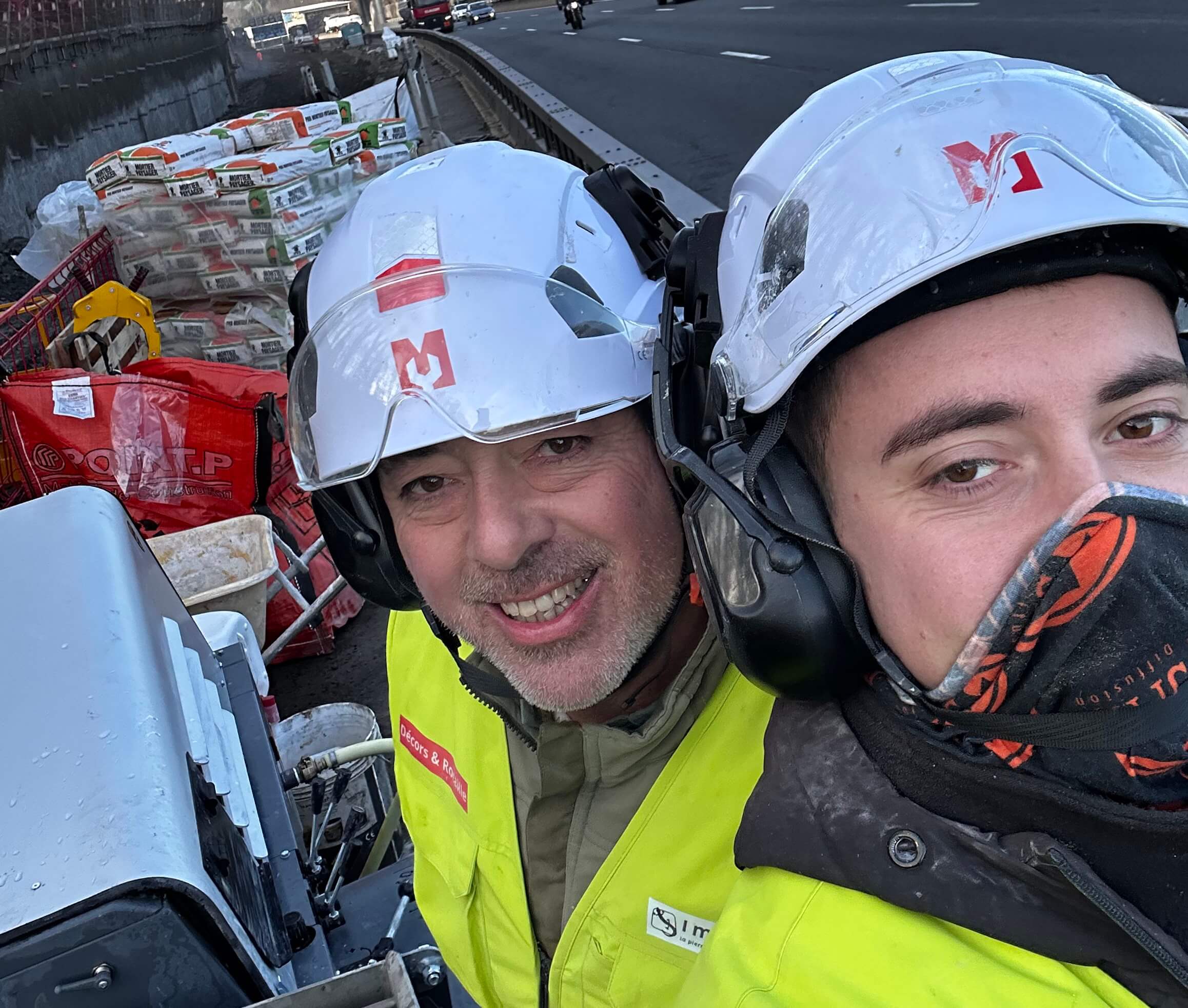 Hugo et Franck MAGNIN cogérants d'imipierre et de son réseau imipierre O sur un chantier dans le département 42 à Saint Chamond